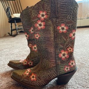 Women’s Durango embroidered cowboy boots, size 7
